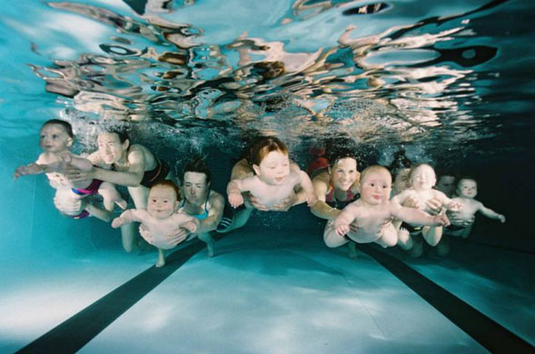 اطفال تحت الماء GD3976223@10514k0020001-1-9828