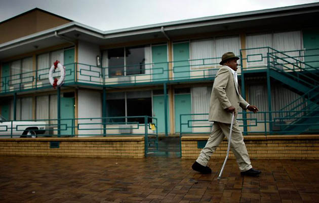 Memphis, US: A man walks past the Lorraine Hotel where a wreath marks the location where Martin Luther King was shot