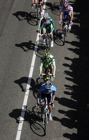 Valkenburg, Netherlands: The pack climbs Cauberg hill during the 43rd Amstel Gold Cycling race