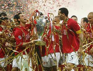 Manchester United's Cristiano Ronaldo and Rio Ferdinand celebrate with the trophy
