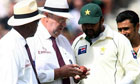 Darrell Hair Inzaman-ul-Haq the ball during the fourth Test in 2006